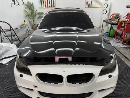 춘천전체랩핑 - BMW F10 5시리즈 사고수리 전체랩핑제거 전체랩핑시공 - 킹드레스 / 춘천시 후평동