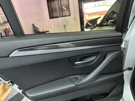 춘천실내랩핑 - BMW 5시리즈 F10 브러쉬 실내랩핑  - 킹드레스 / 춘천시 후평동