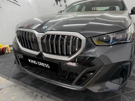 춘천그릴랩핑 - BMW 5시리즈 G60 아이코닉글로우 크롬죽이기 - 킹드레스 / 춘천시 후평동