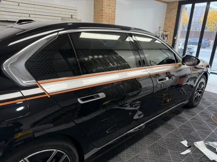 춘천듀오톤랩핑 - BMW 7시리즈 G70 고광택 투톤랩핑 시공 - 킹드레스 / 춘천시 후평동