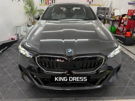 춘천그릴랩핑 - BMW 5시리즈 G60 아이코닉글로우 크롬죽이기 - 킹드레스 / 춘천시 후평동