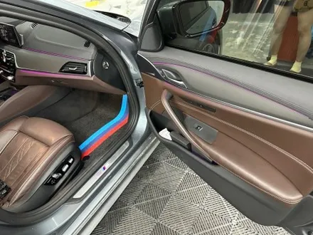 춘천실내랩핑 - BMW G30 5시리즈 실내랩핑 - 킹드레스 / 춘천시 후평동