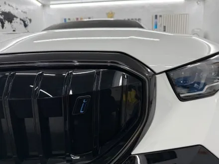 춘천랩핑 - BMW 5시리즈 i5 G60 아이코닉글로우 키드니그릴랩핑 - 킹드레스 / 춘천시 후평동