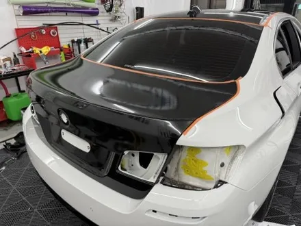 춘천전체랩핑 - BMW F10 5시리즈 사고수리 전체랩핑제거 전체랩핑시공 - 킹드레스 / 춘천시 후평동