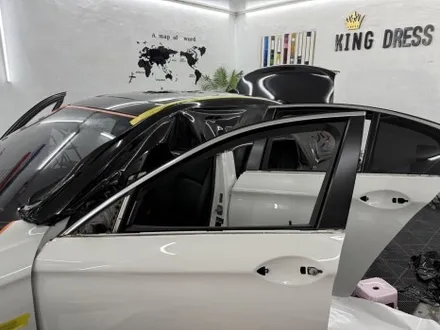 춘천전체랩핑 - BMW F10 5시리즈 사고수리 전체랩핑제거 전체랩핑시공 - 킹드레스 / 춘천시 후평동