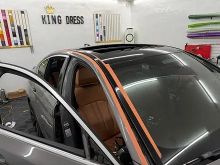 춘천루프스킨.크롬죽이기 - BMW 5시리즈 G30 루프스킨.윈도우몰딩 크롬죽이기 제거 재시공 - 킹드레스 / 춘천시 후평동