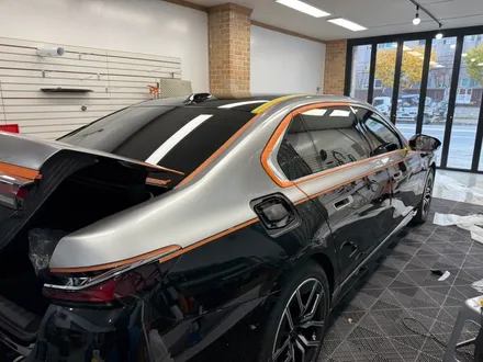 춘천듀오톤랩핑 - BMW 7시리즈 G70 고광택 투톤랩핑 시공 - 킹드레스 / 춘천시 후평동