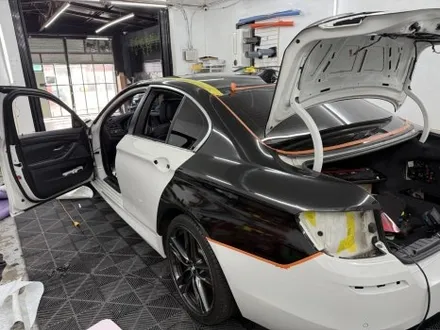 춘천전체랩핑 - BMW F10 5시리즈 사고수리 전체랩핑제거 전체랩핑시공 - 킹드레스 / 춘천시 후평동
