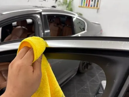 춘천루프스킨.크롬죽이기 - BMW 5시리즈 G30 루프스킨.윈도우몰딩 크롬죽이기 제거 재시공 - 킹드레스 / 춘천시 후평동