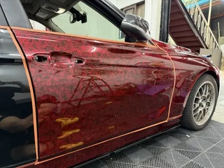 춘천고광택전체랩핑 - BMW 3시리즈 F30 레드포지드카본 전체랩핑 - 킹드레스 / 춘천시 후평동