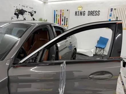 춘천루프스킨.크롬죽이기 - BMW 5시리즈 G30 루프스킨.윈도우몰딩 크롬죽이기 제거 재시공 - 킹드레스 / 춘천시 후평동