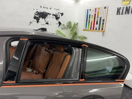 춘천루프스킨.크롬죽이기 - BMW 5시리즈 G30 루프스킨.윈도우몰딩 크롬죽이기 제거 재시공 - 킹드레스 / 춘천시 후평동