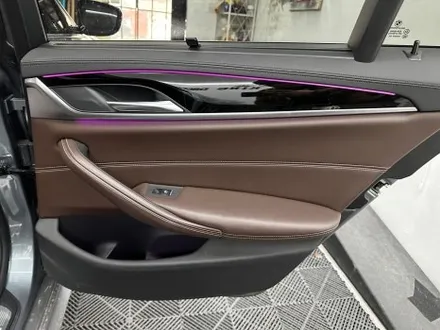 춘천실내랩핑 - BMW G30 5시리즈 실내랩핑 - 킹드레스 / 춘천시 후평동