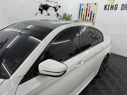 춘천랩핑제거 - BMW 5시리즈 G30 루프스킨.크롬죽이기 제거 - 킹드레스 / 춘천시 후평동