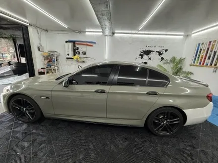 춘천전체랩핑 - BMW F10 5시리즈 사고수리 전체랩핑제거 전체랩핑시공 - 킹드레스 / 춘천시 후평동