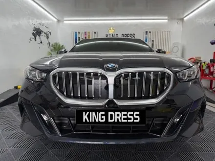 가평그릴랩핑 - BMW 5시리즈 G60 아이코닉글로우 그릴 크롬죽이기 - 킹드레스 / 춘천시 후평동