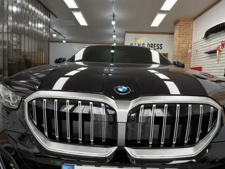 춘천랩핑샵 - BMW 5시리즈 G60 아이코닉글로우 크롬죽이기 랩핑 - 킹드레스 / 춘천시 후평동