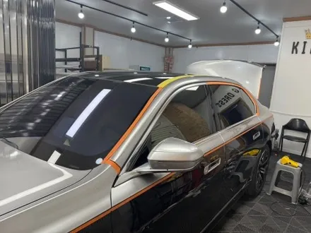 춘천듀오톤랩핑 - BMW 7시리즈 G70 고광택 투톤랩핑 시공 - 킹드레스 / 춘천시 후평동