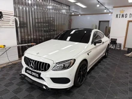 춘천고광택랩핑 - 벤츠 C클래스 쿠페 W205 고광택화이트 전체랩핑 - 킹드레스 / 춘천시 후평동