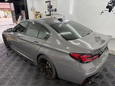 춘천루프스킨.크롬죽이기 - BMW 5시리즈 G30 루프스킨.윈도우몰딩 크롬죽이기 제거 재시공 - 킹드레스 / 춘천시 후평동