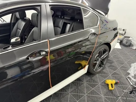 춘천전체랩핑 - BMW F10 5시리즈 사고수리 전체랩핑제거 전체랩핑시공 - 킹드레스 / 춘천시 후평동