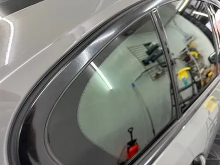 춘천루프스킨.크롬죽이기 - BMW 5시리즈 G30 루프스킨.윈도우몰딩 크롬죽이기 제거 재시공 - 킹드레스 / 춘천시 후평동