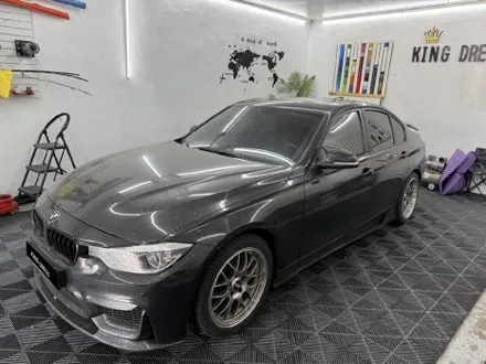 춘천고광택전체랩핑 - BMW 3시리즈 F30 레드포지드카본 전체랩핑 - 킹드레스 / 춘천시 후평동