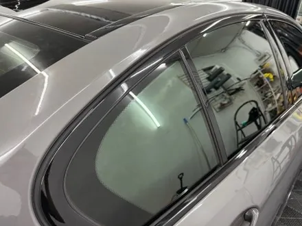 춘천루프스킨.크롬죽이기 - BMW 5시리즈 G30 루프스킨.윈도우몰딩 크롬죽이기 제거 재시공 - 킹드레스 / 춘천시 후평동