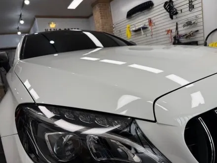 춘천고광택랩핑 - 벤츠 C클래스 쿠페 W205 고광택화이트 전체랩핑 - 킹드레스 / 춘천시 후평동