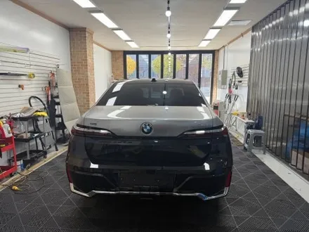춘천듀오톤랩핑 - BMW 7시리즈 G70 고광택 투톤랩핑 시공 - 킹드레스 / 춘천시 후평동
