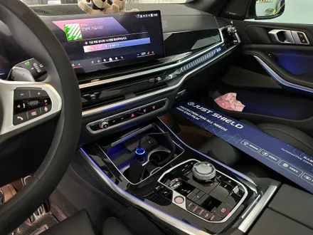 춘천실내랩핑 - BMW X5 G05 lci 실내 브러쉬블랙 랩핑 - 킹드레스 / 춘천시 후평동