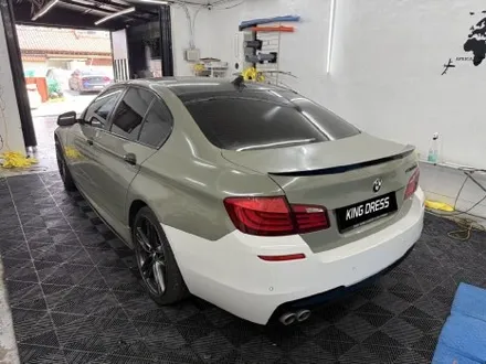 춘천전체랩핑 - BMW F10 5시리즈 사고수리 전체랩핑제거 전체랩핑시공 - 킹드레스 / 춘천시 후평동