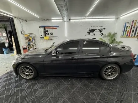 춘천고광택전체랩핑 - BMW 3시리즈 F30 레드포지드카본 전체랩핑 - 킹드레스 / 춘천시 후평동