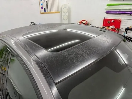 춘천루프스킨.크롬죽이기 - BMW 5시리즈 G30 루프스킨.윈도우몰딩 크롬죽이기 제거 재시공 - 킹드레스 / 춘천시 후평동