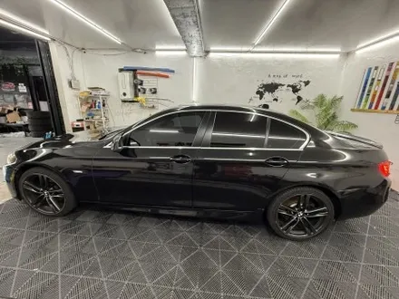 춘천전체랩핑 - BMW F10 5시리즈 사고수리 전체랩핑제거 전체랩핑시공 - 킹드레스 / 춘천시 후평동