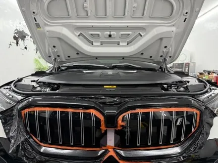 춘천랩핑 - BMW 5시리즈 i5 G60 아이코닉글로우 키드니그릴랩핑 - 킹드레스 / 춘천시 후평동