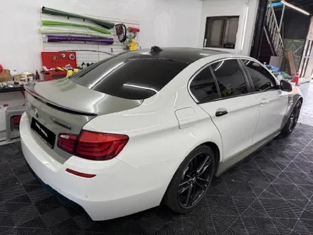 춘천전체랩핑 - BMW F10 5시리즈 사고수리 전체랩핑제거 전체랩핑시공 - 킹드레스 / 춘천시 후평동