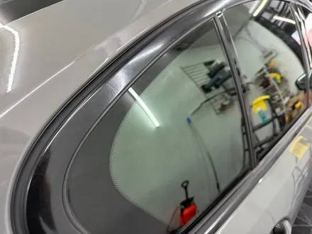 춘천루프스킨.크롬죽이기 - BMW 5시리즈 G30 루프스킨.윈도우몰딩 크롬죽이기 제거 재시공 - 킹드레스 / 춘천시 후평동