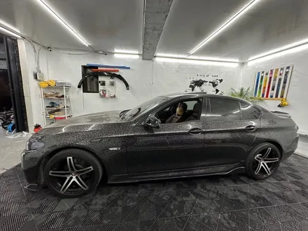춘천랩핑 - BMW F10 5시리즈 휠랩핑 - 춘천휠랩핑 - 킹드레스 / 춘천시 후평동