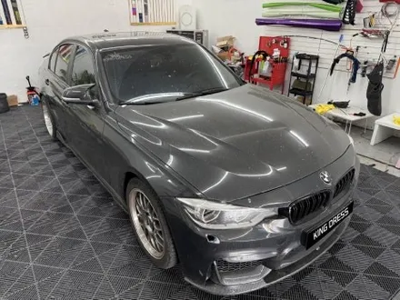 춘천고광택전체랩핑 - BMW 3시리즈 F30 레드포지드카본 전체랩핑 - 킹드레스 / 춘천시 후평동