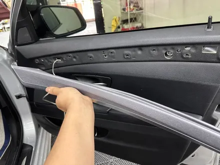 춘천실내랩핑 - BMW 5시리즈 F10 브러쉬 실내랩핑  - 킹드레스 / 춘천시 후평동