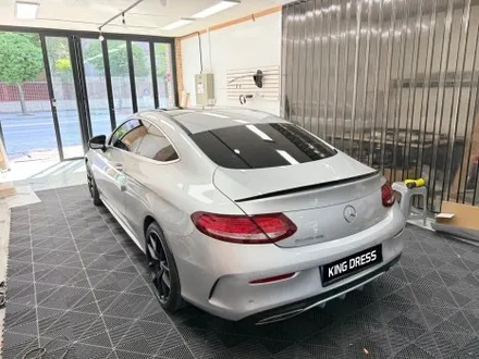 인제고광택루프스킨 - 벤츠 C클래스 쿠페 W205 고광택루프스킨 - 킹드레스 / 춘천시 후평동