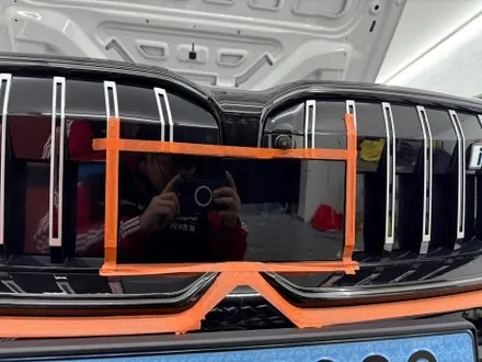 춘천랩핑 - BMW 5시리즈 i5 G60 아이코닉글로우 키드니그릴랩핑 - 킹드레스 / 춘천시 후평동