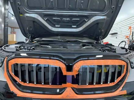 춘천블랙그릴 - BMW 5시리즈 아이코닉글로우 키드니그릴 크롬죽이기 - 킹드레스 / 춘천시 후평동