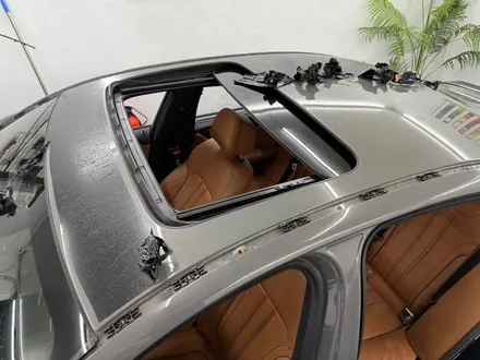 춘천루프스킨.크롬죽이기 - BMW 5시리즈 G30 루프스킨.윈도우몰딩 크롬죽이기 제거 재시공 - 킹드레스 / 춘천시 후평동