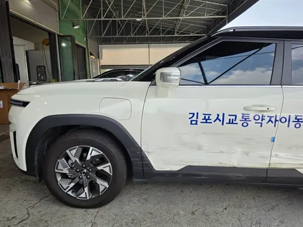 토레스 EVX 측면 사고수리, 앞문 교환부터 내부 필러 판금까지 / 인천 남동구 간석동