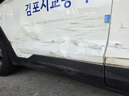 토레스 EVX 측면 사고수리, 앞문 교환부터 내부 필러 판금까지 / 인천 남동구 간석동