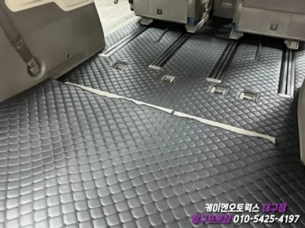 대구 카니발 KA4 차박 레일, 바닥 엠보 매트 시공 / 차박 개조 작업 / 대구 북구, 구미, 경산
