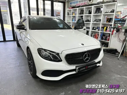 대구 벤츠 W213 와이드 콕핏 장착 및 멀티컬러 앰비언트 활성화 작업