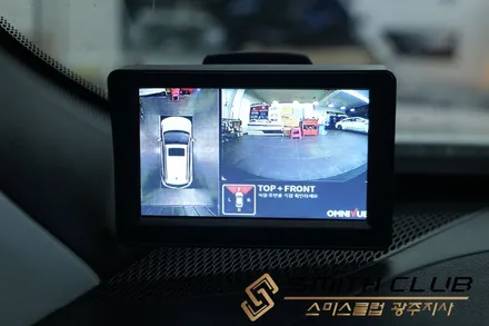 지프 레니게이드 / 차량 사각지대를 완벽하게 해결해주는 360도 어라운드뷰 \